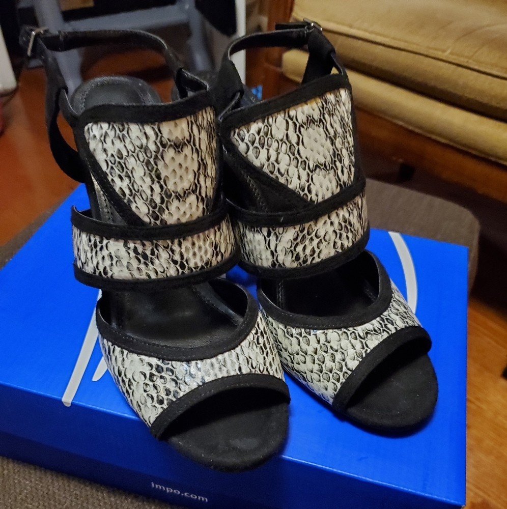 Dress shoes